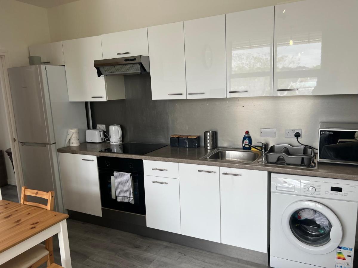 3 Bedroom Flat In Town Centre Apartment *