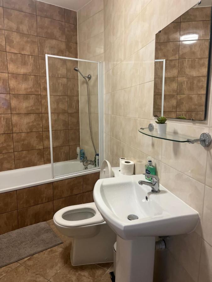 3 Bedroom Flat In Town Centre Apartment Wellingborough