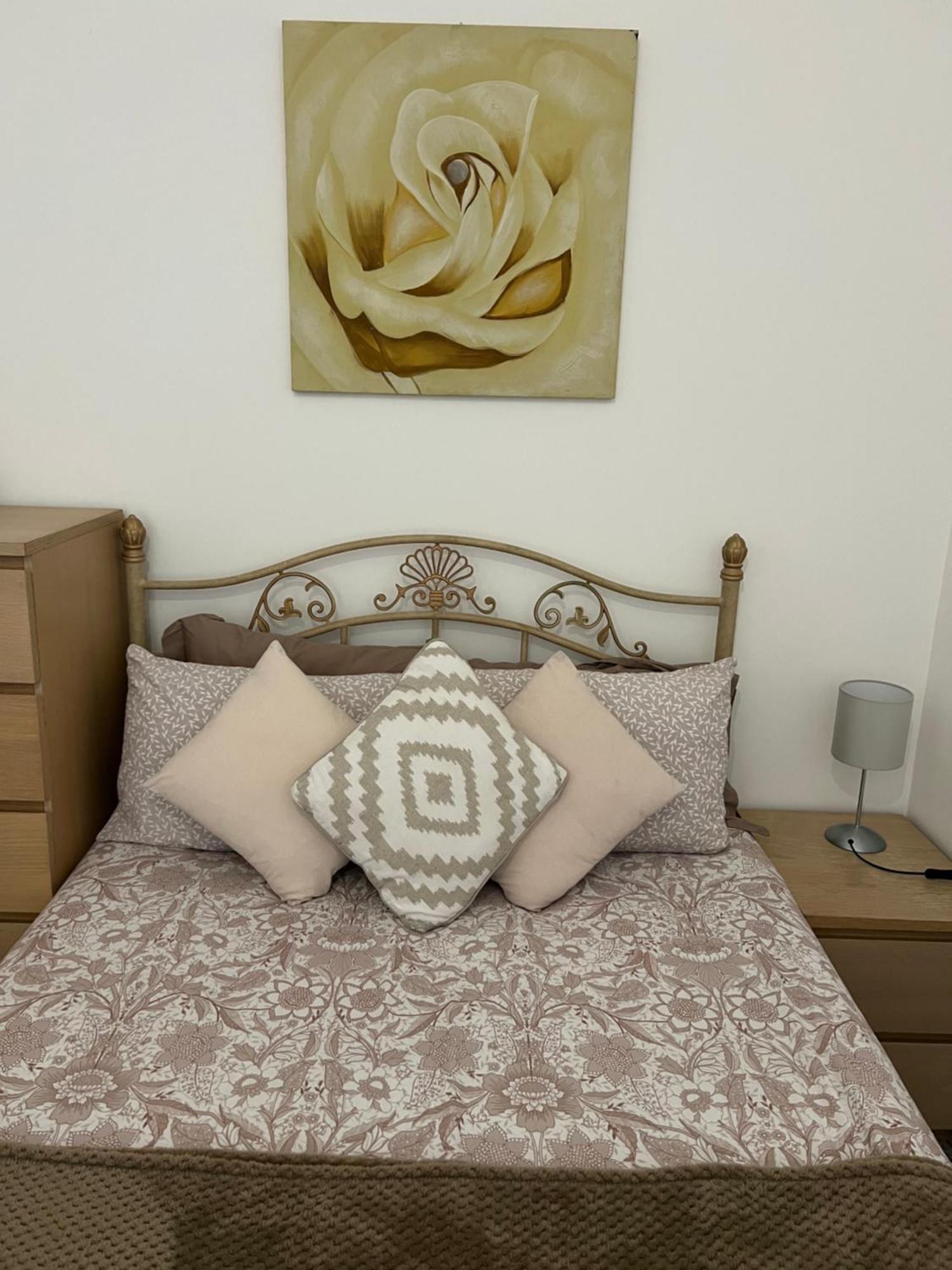 3 Bedroom Flat In Town Centre Apartment Wellingborough